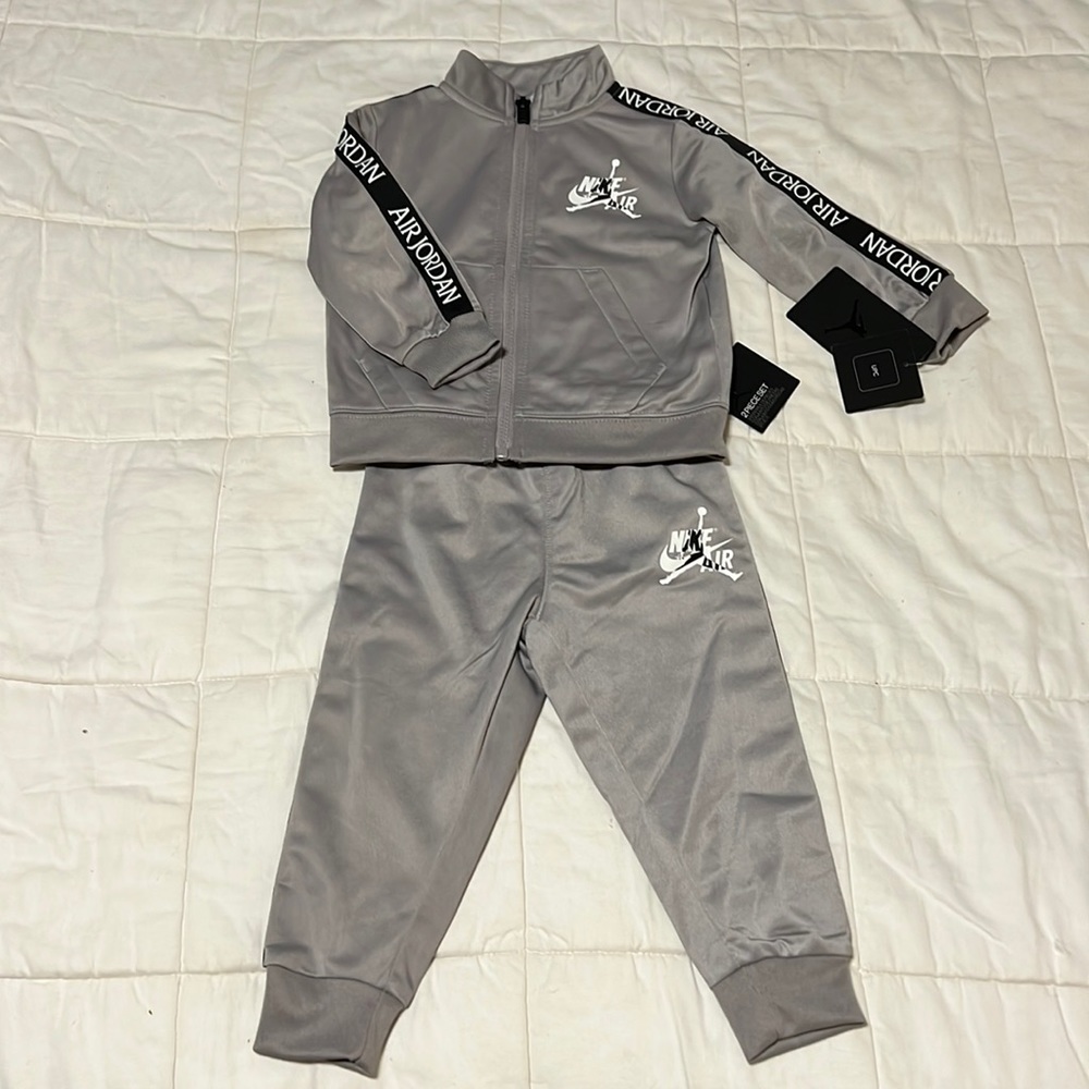 NWT Jordan Infant / Baby Tracksuit 2 Piece Set Size 18 Months